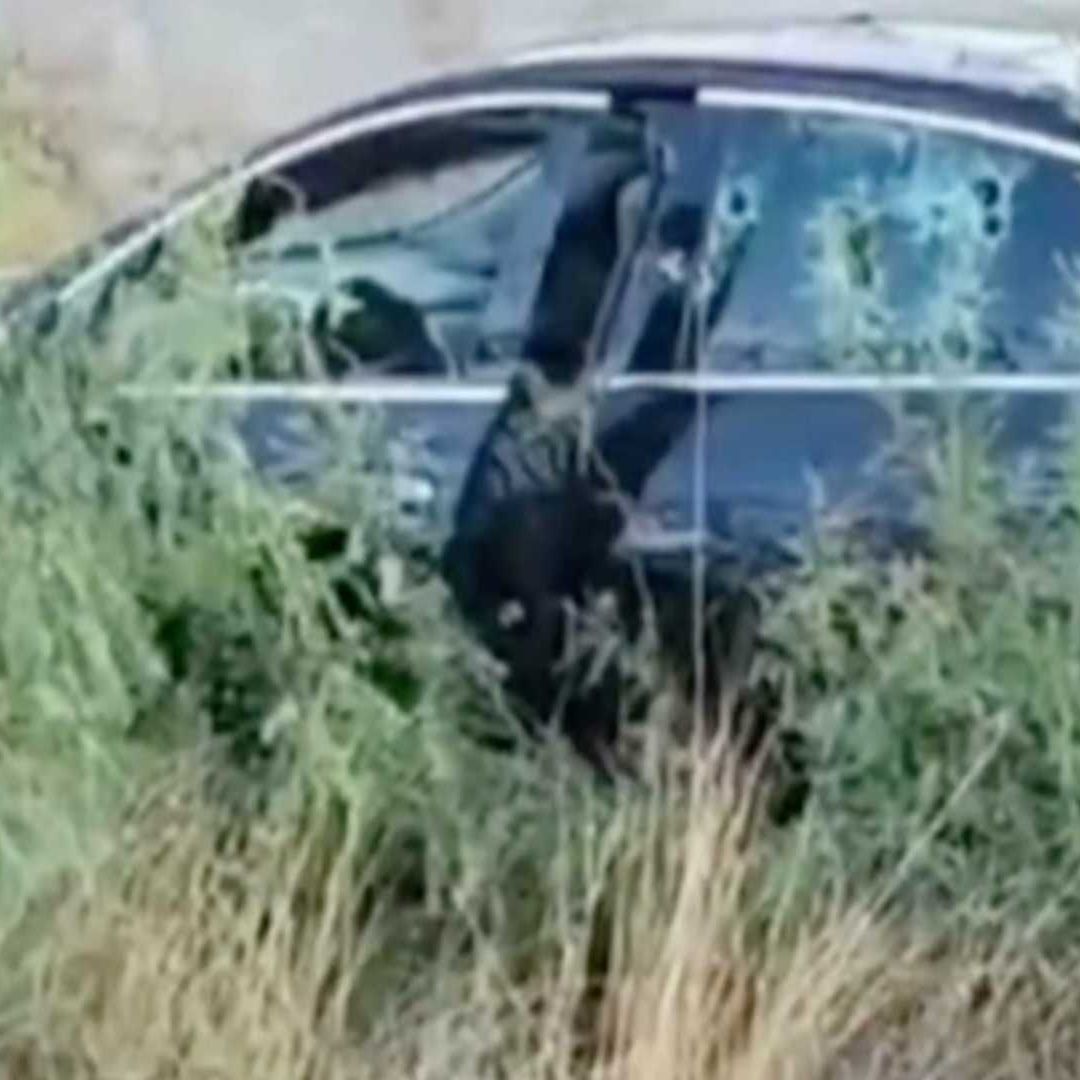 El Automóvil en el que Viajaba Kevin Amalio y su Familia Tras el Ataque Armado