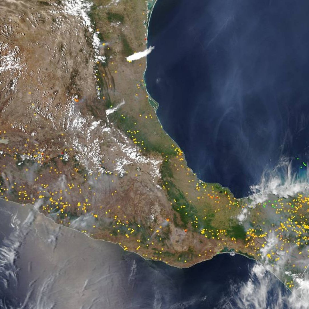 Así se ve Desde Satélites el Humo de los Incendios Forestales en México