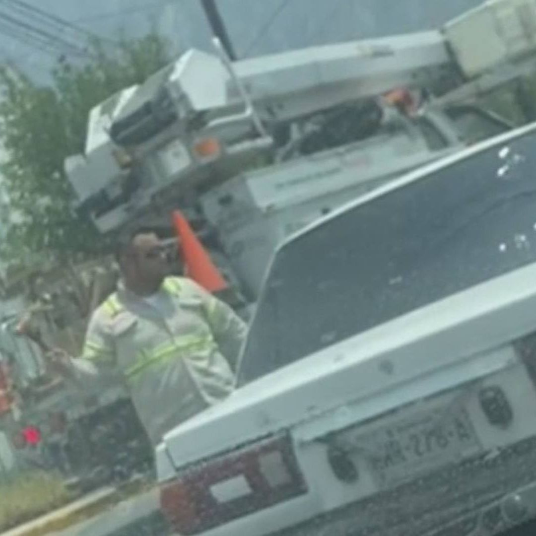Pelean a Golpes Automovilista y Trabajador de CFE en Santa Catarina, Nuevo León
