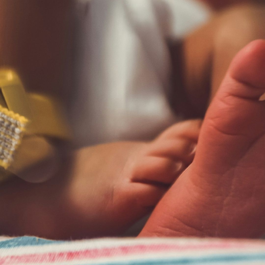 Niño Se Intoxica con Metanfetaminas en Casa de su Papá; Le Tocaba Cuidarlo