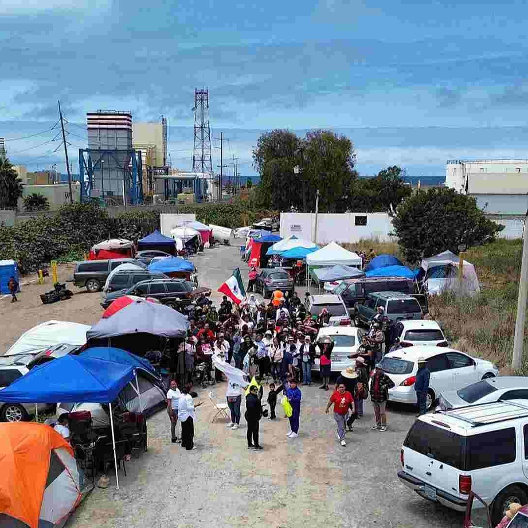 Se registraron largas filas en gasolinerías por desabasto de combustible.
