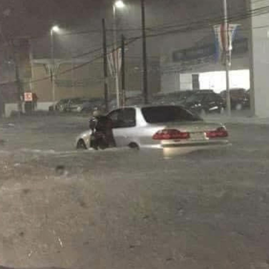 Severas inundaciones y cortes de energía eléctrica en Nuevo Laredo tras el paso de una tormenta.