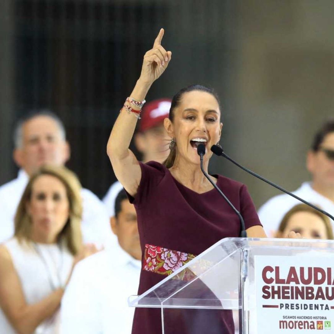 Ante los planteamientos de la oposición, dijo que Morena siempre ha estado con la democracia y en contra del autoritarismo.