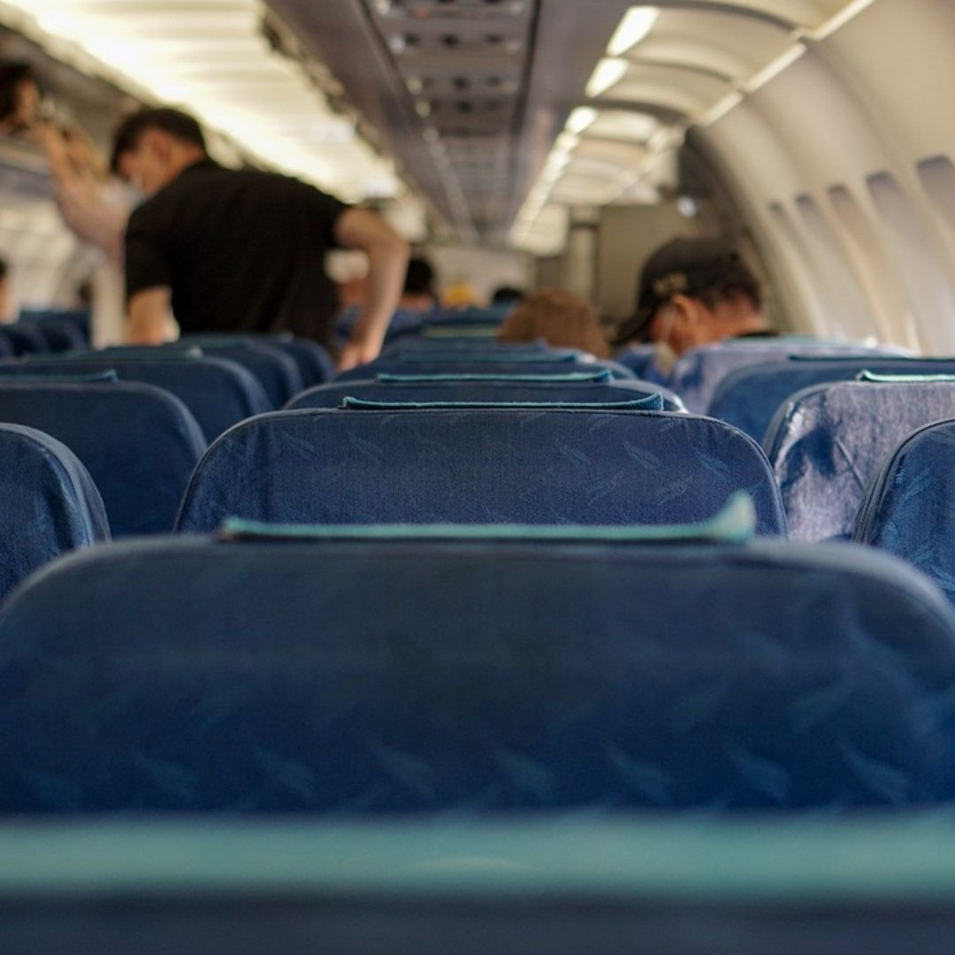 Pasajeros de un avión comercial