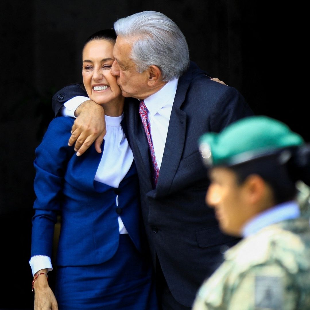 La presidenta electa de México, Claudia Sheinbaum, y el presidente de México, Andrés Manuel López Obrador, en Palacio Nacional