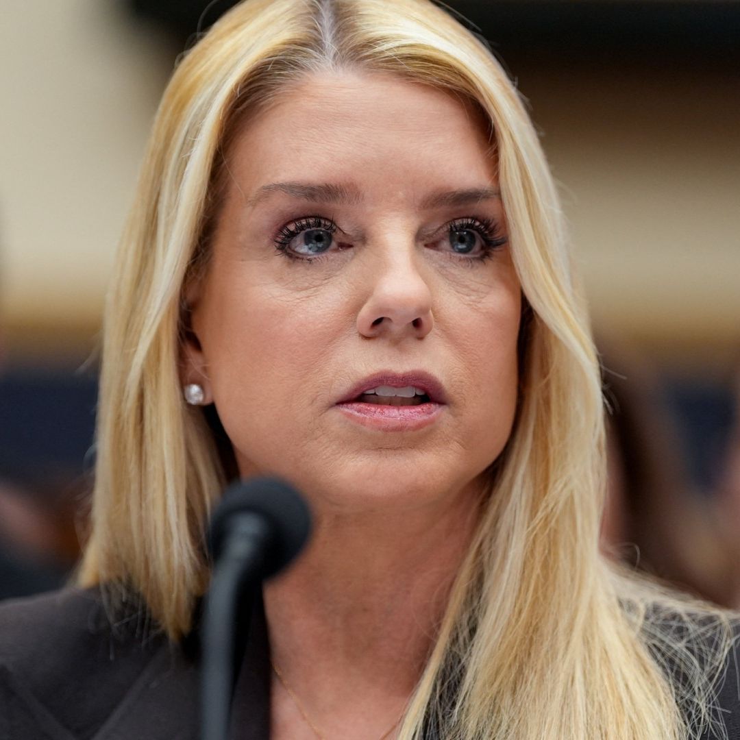 Citan a la Fiscal Pam Bondi por Investigación de Caso Epstein.
