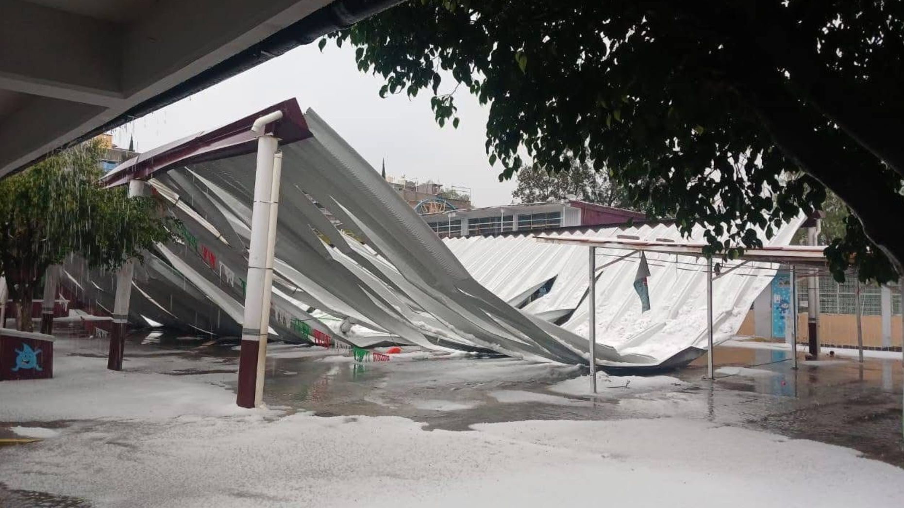Se Cae Techo en Primaria Luis G. Urbina en Ecatepec: ¿Qué Sabemos del Incidente en Edomex Hoy?