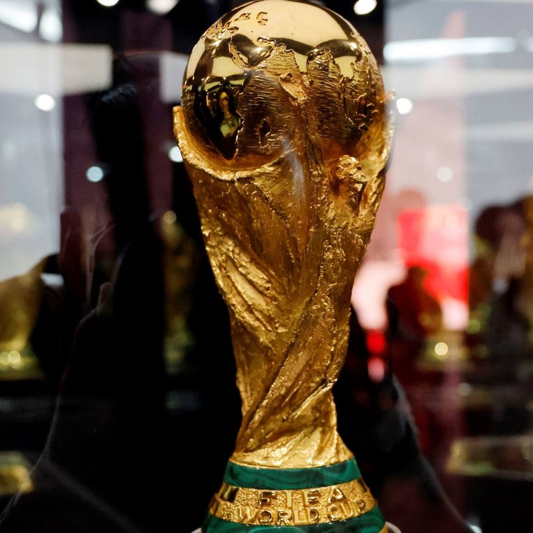 Trofeo de la Copa Mundial de la FIFA en exhibición en Monterrey el 14 de marzo de 2026. Foto: Reuters