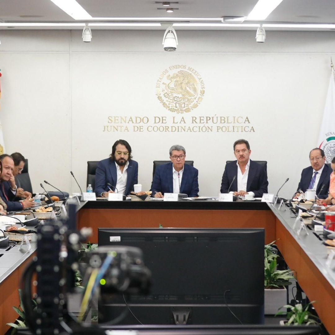 Ricardo Monreal en reunión con Comisión Permanente del Congreso de la Unión