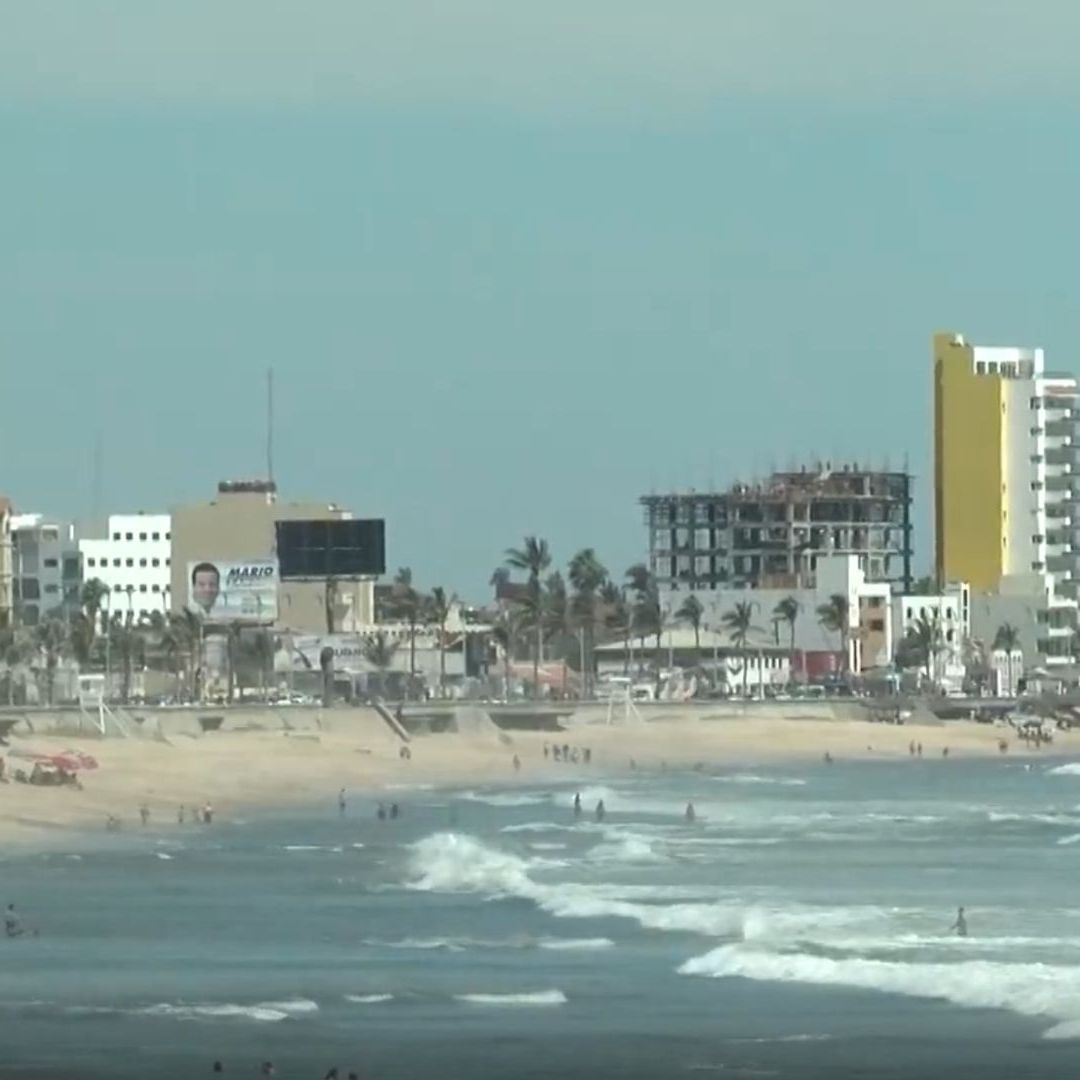Auxilian a 16 Personas por Mar de Fondo en Playas de Mazatlán