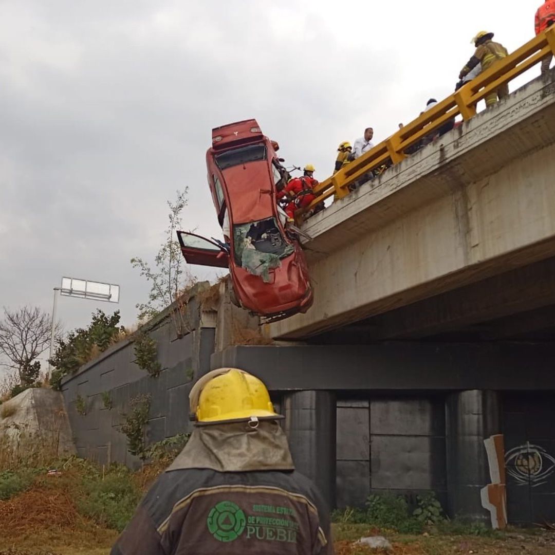 Automóvil Suspendido por Accidente en Periférico Ecológico y Avenida del Ferrocarril de Puebla