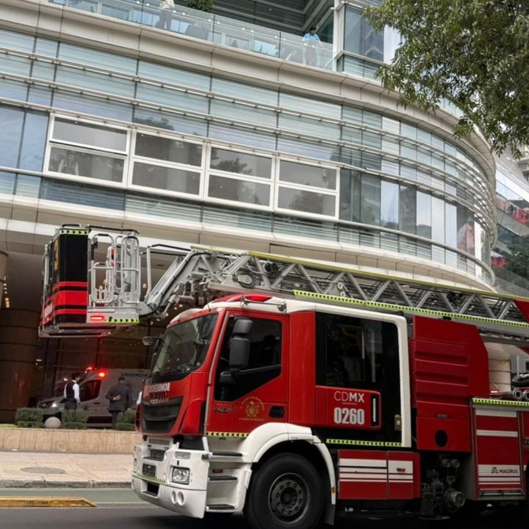 ¿Qué Pasó en el Hotel St. Regis? Hombre Queda Atrapado en Piso 31 de Edificio en Reforma