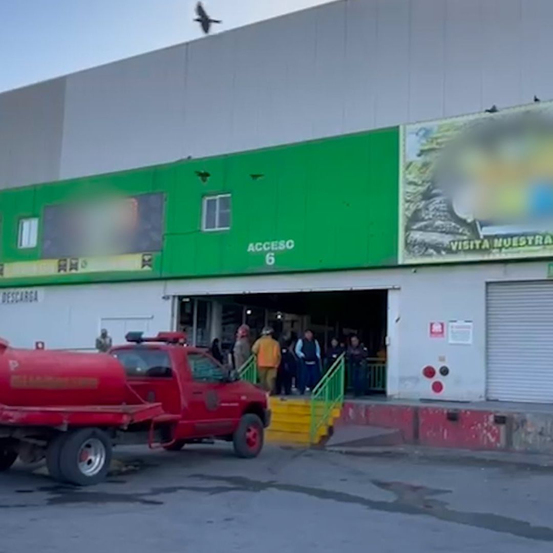 Bomberos de Guadalupe se dieron cita en la bodega para apagar el incendio