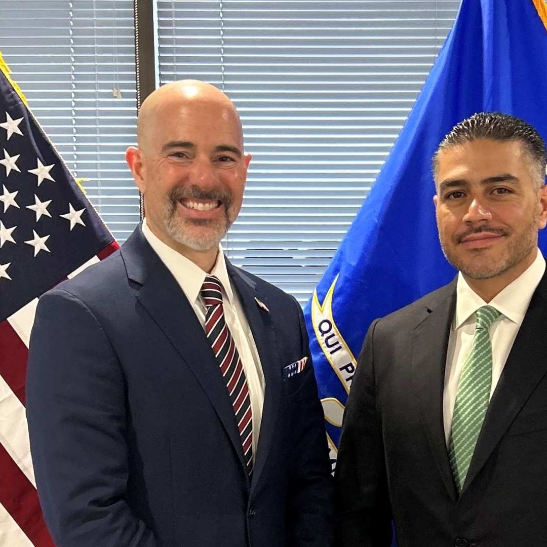 Terry Cole, administrador de la DEA, y Omar García Harfuch, titular de la SSPC. Foto: X @DEAHQ