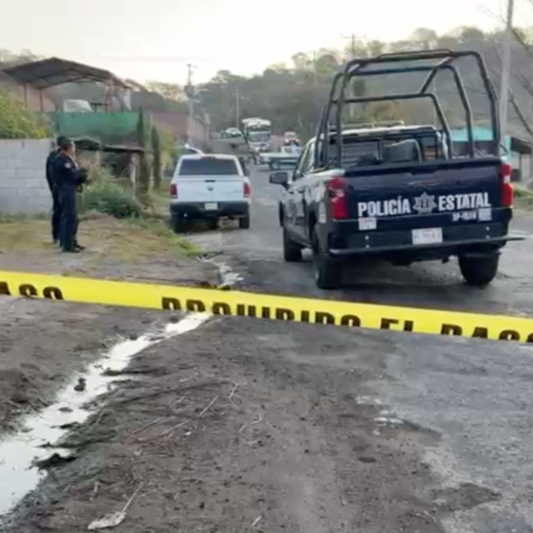 Acordonamiento y movilización policíaca por ataque armado en carretera Xalapa-Alto Lucero.