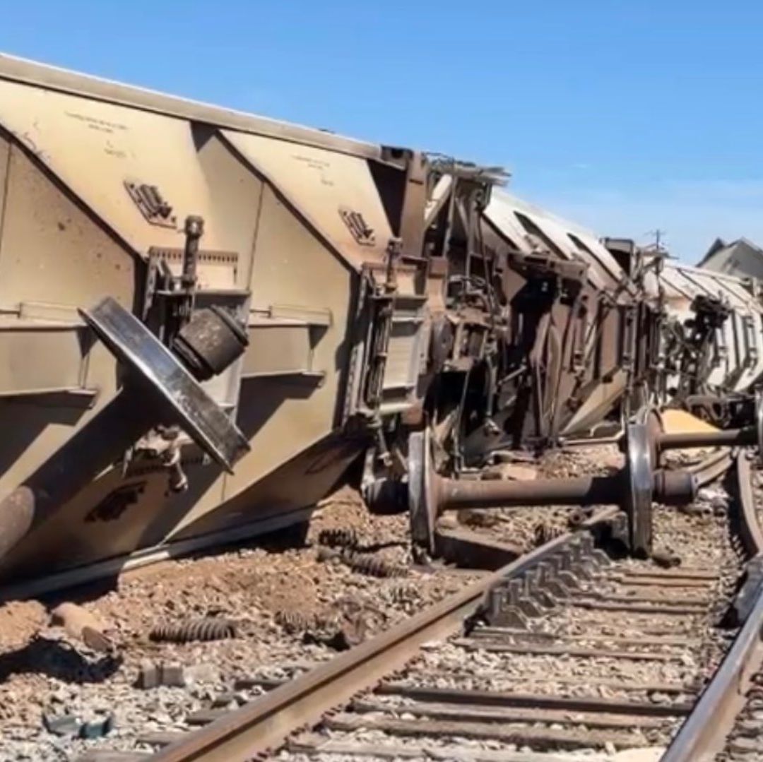Tren que Transportaba Granos se Descarrila en Culiacán, Sinaloa: Vagones Quedan Volcados