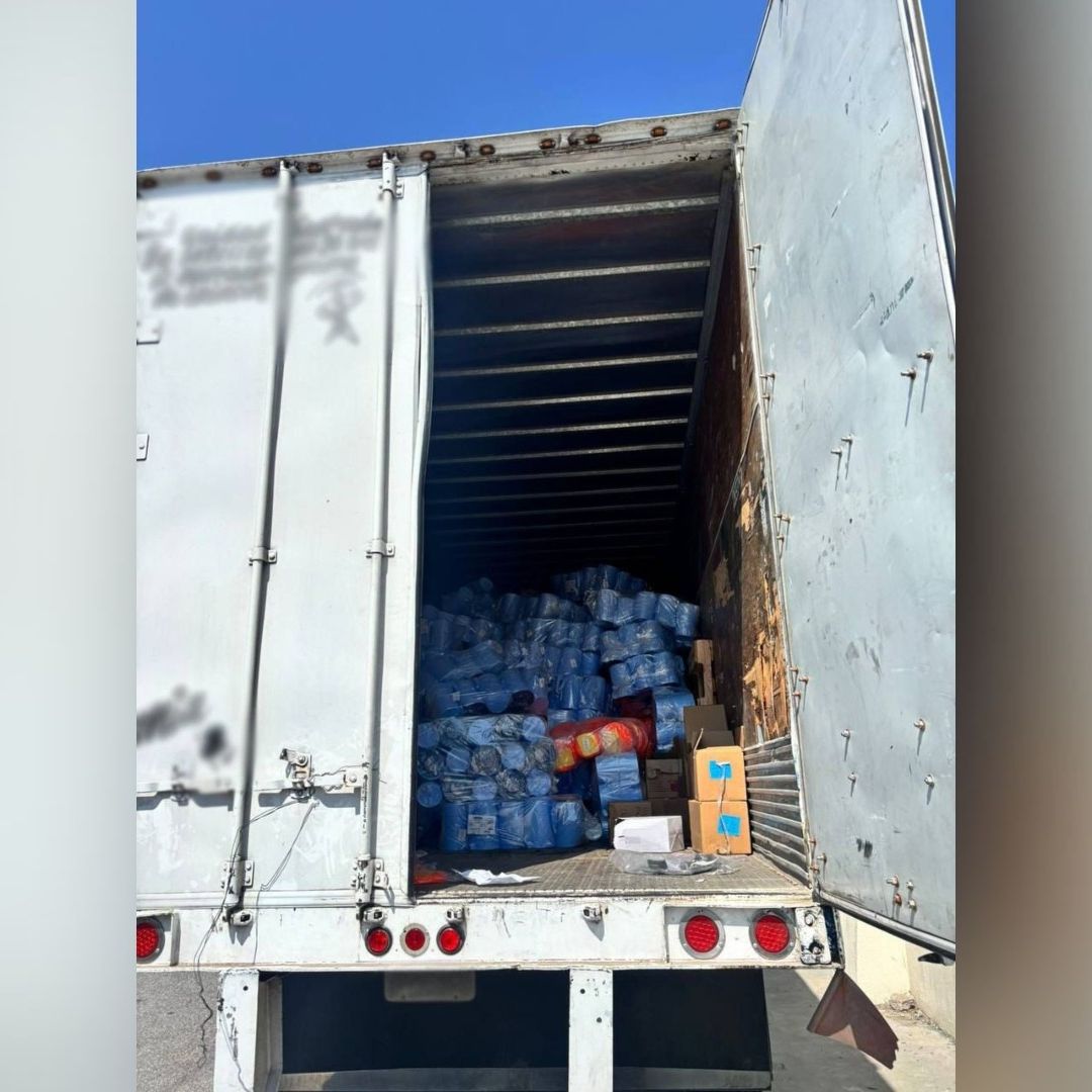 Tráiler Cargado con Envases Recipientes Plástico Recuperado Autopista México Puebla