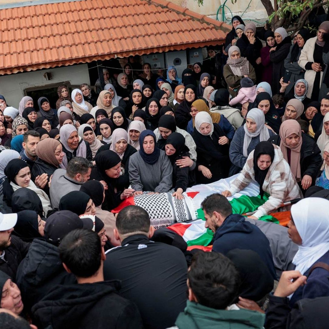 Agentes de Israel Asesinan a Una Pareja y a Sus Dos Niños en Cisjordania Ocupada.