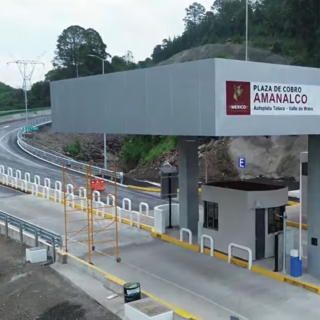 La autopista Valle de Bravo–Toluca, en el municipio de Amanalco, fue cerrada a la circulación. Foto: N+
