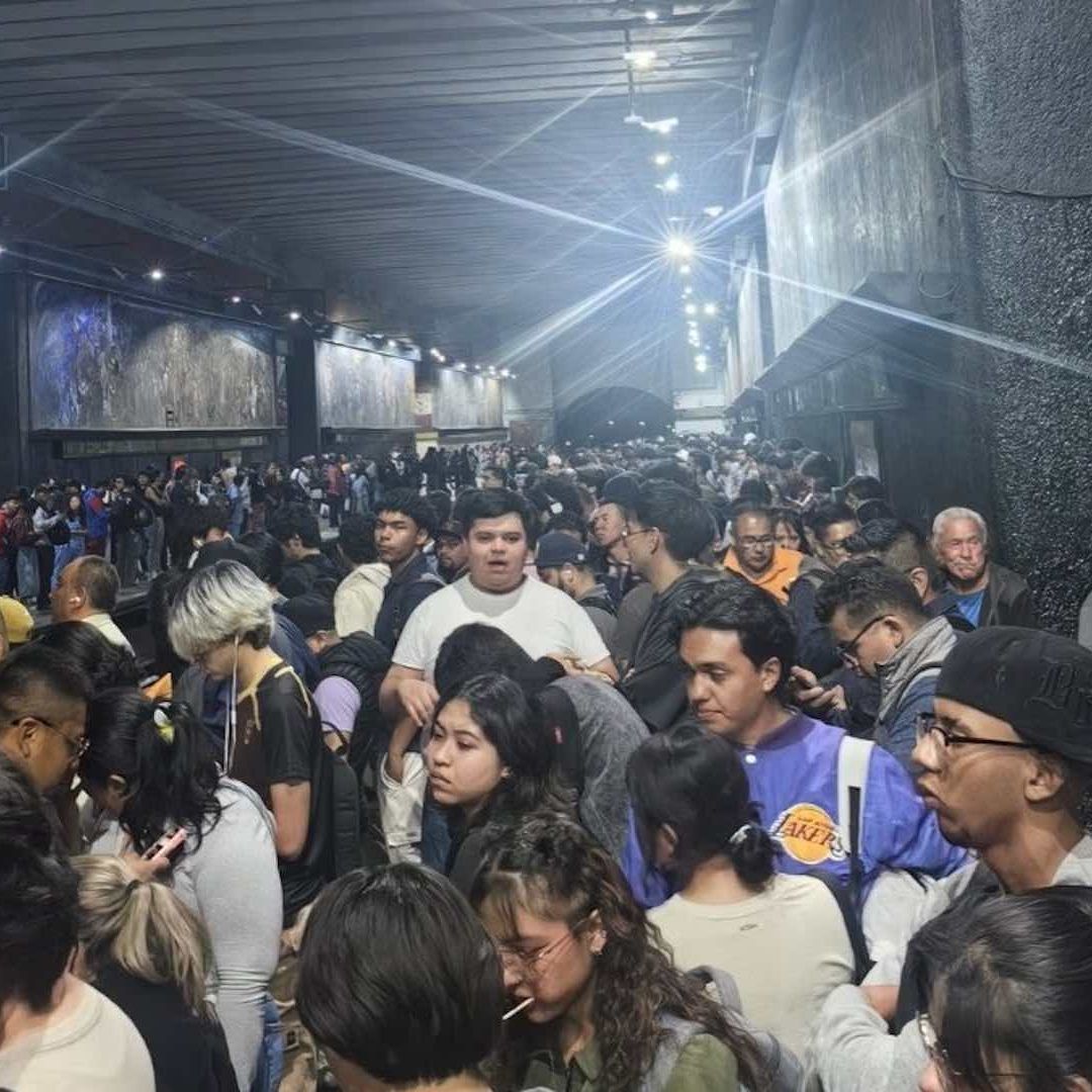 Reportan retrasos en la Línea 3 del Metro