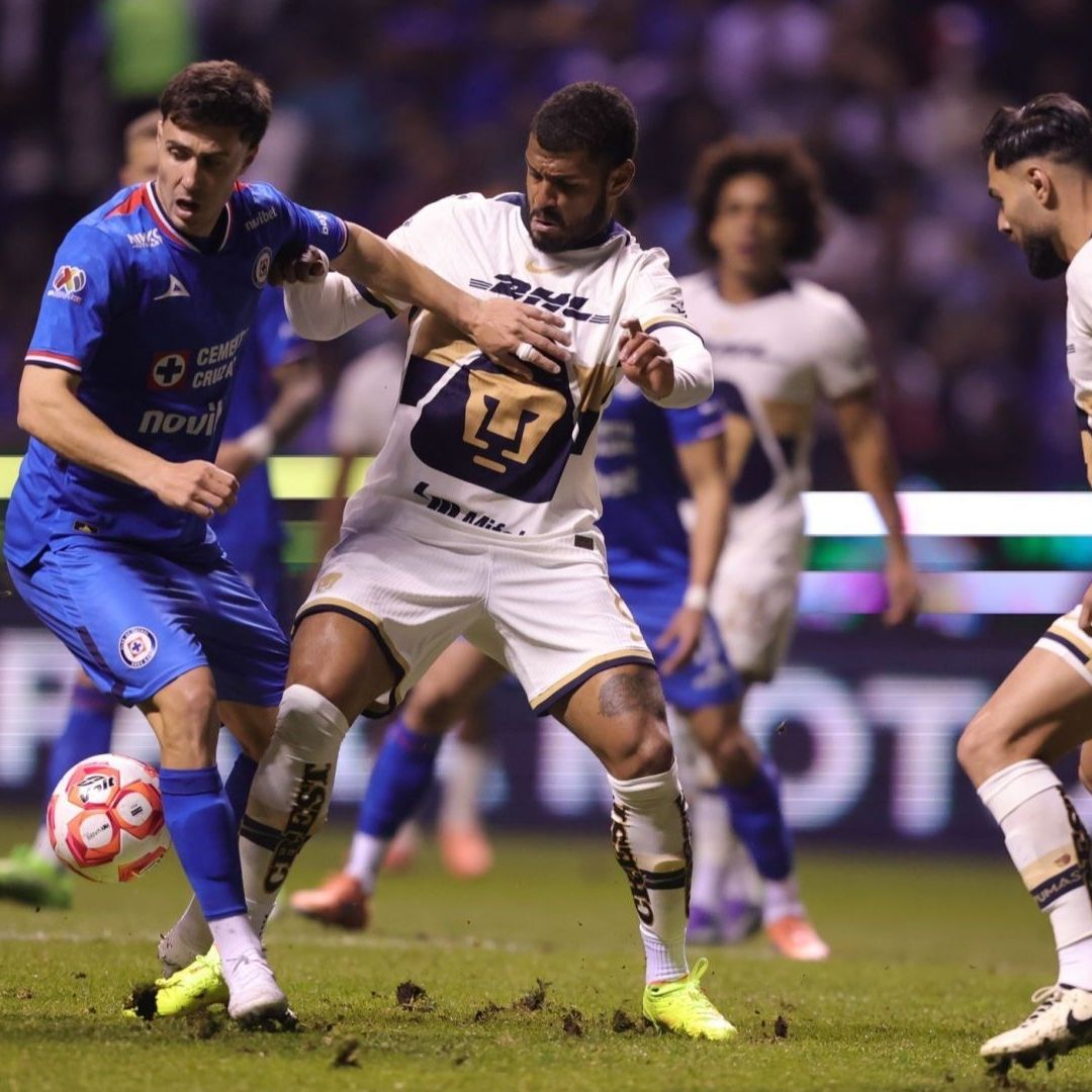 Cruz Azul y Pumas tienen cuentas pendientes, así que el partido de este fin de semana será de alta tensión. Foto: Cuartoscuro