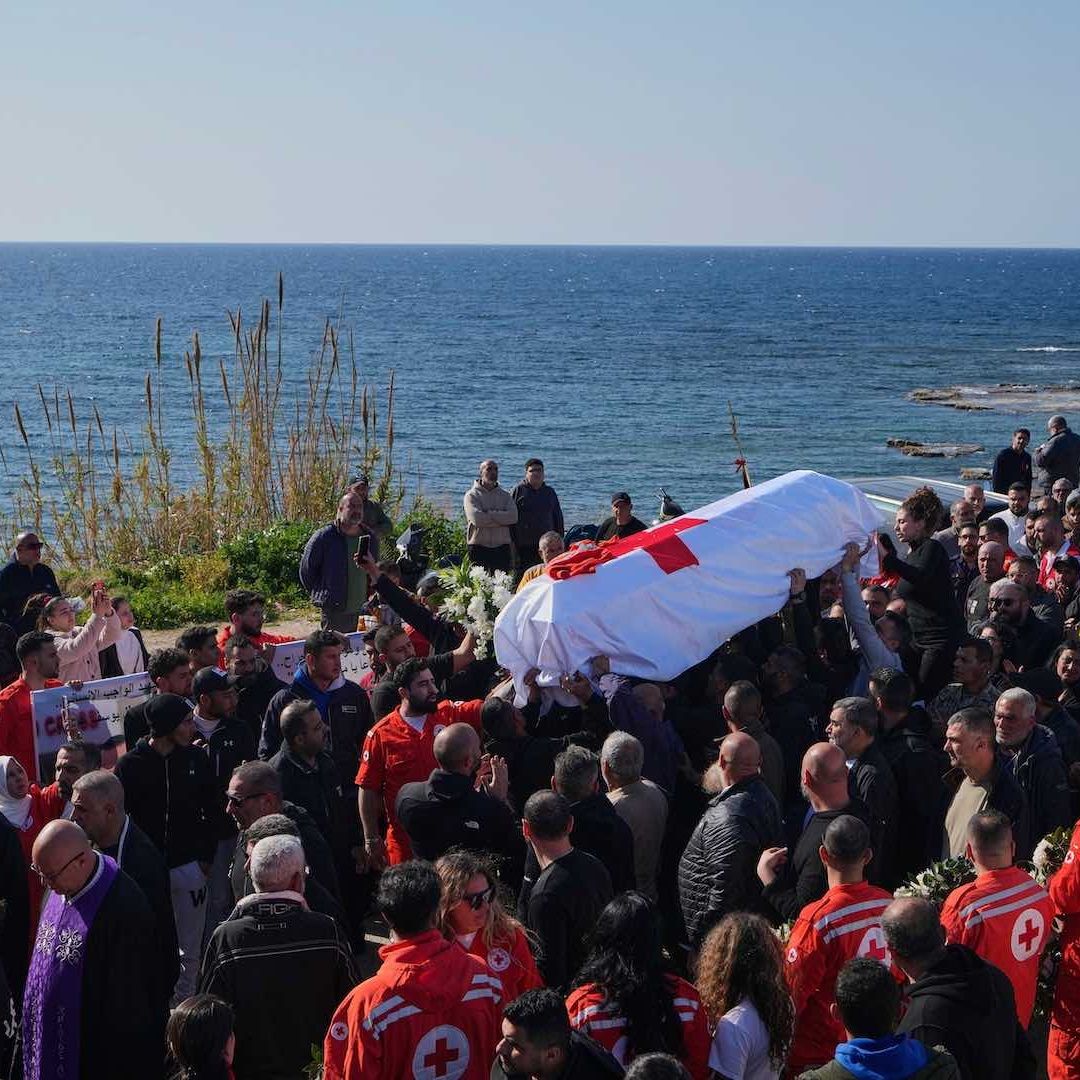 Denuncian muertes de paramédicos en Líbano e Irán