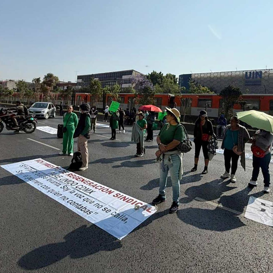 Bloqueo de trabajadores de la SEP en Ciudad de México. Foto: N+