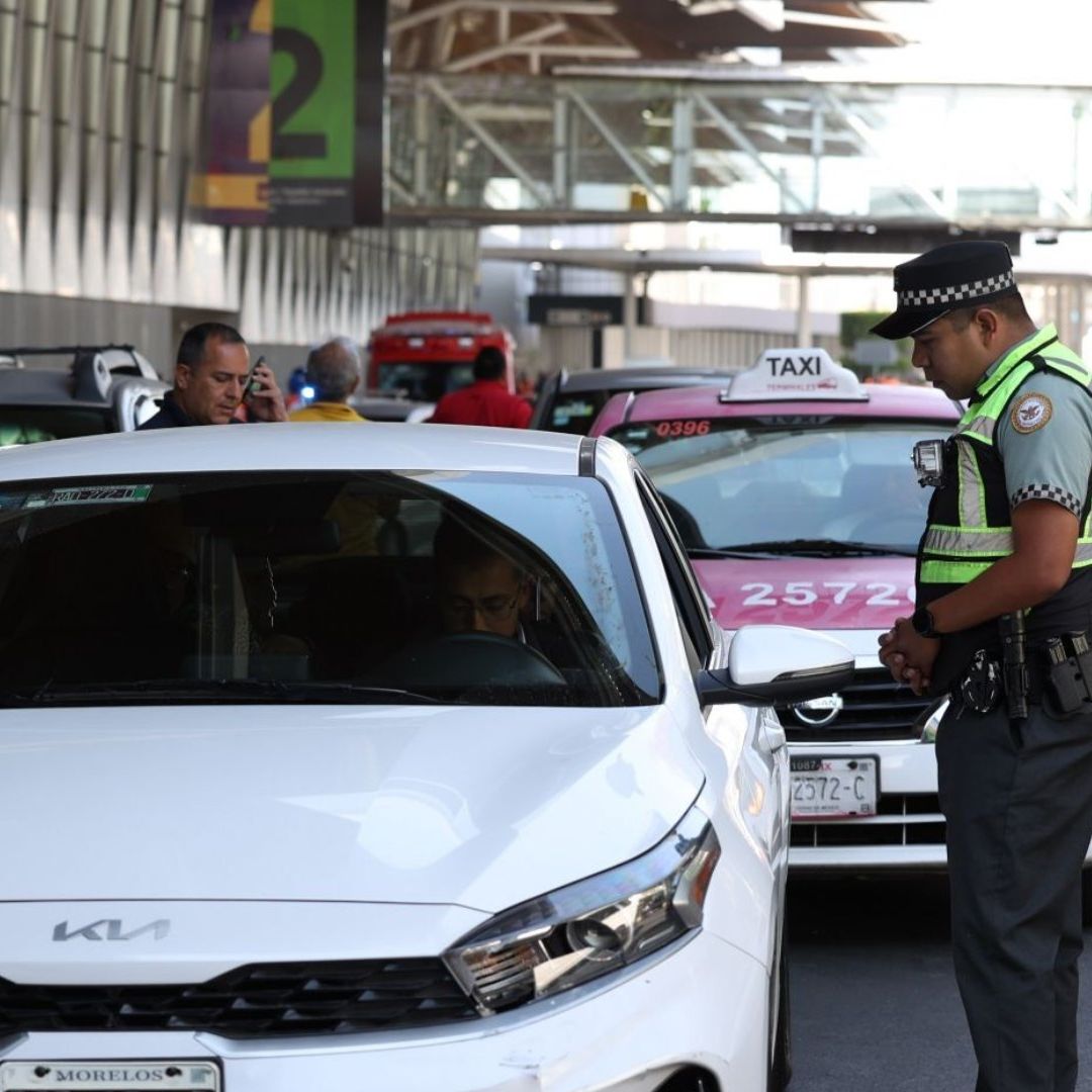 A Pesar de Operativos de la GN, Conductores de Taxi por Aplicación Siguen Laborando en el AICM