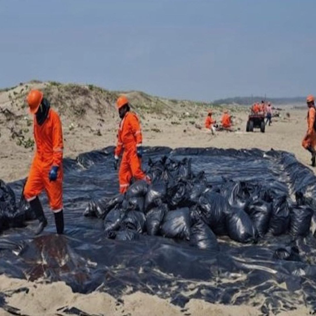 Pemex colabora en limpieza de playas del sur de Veracruz