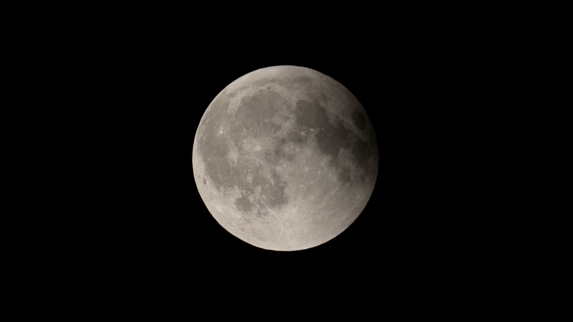 Luna llena de sangre durante eclipse