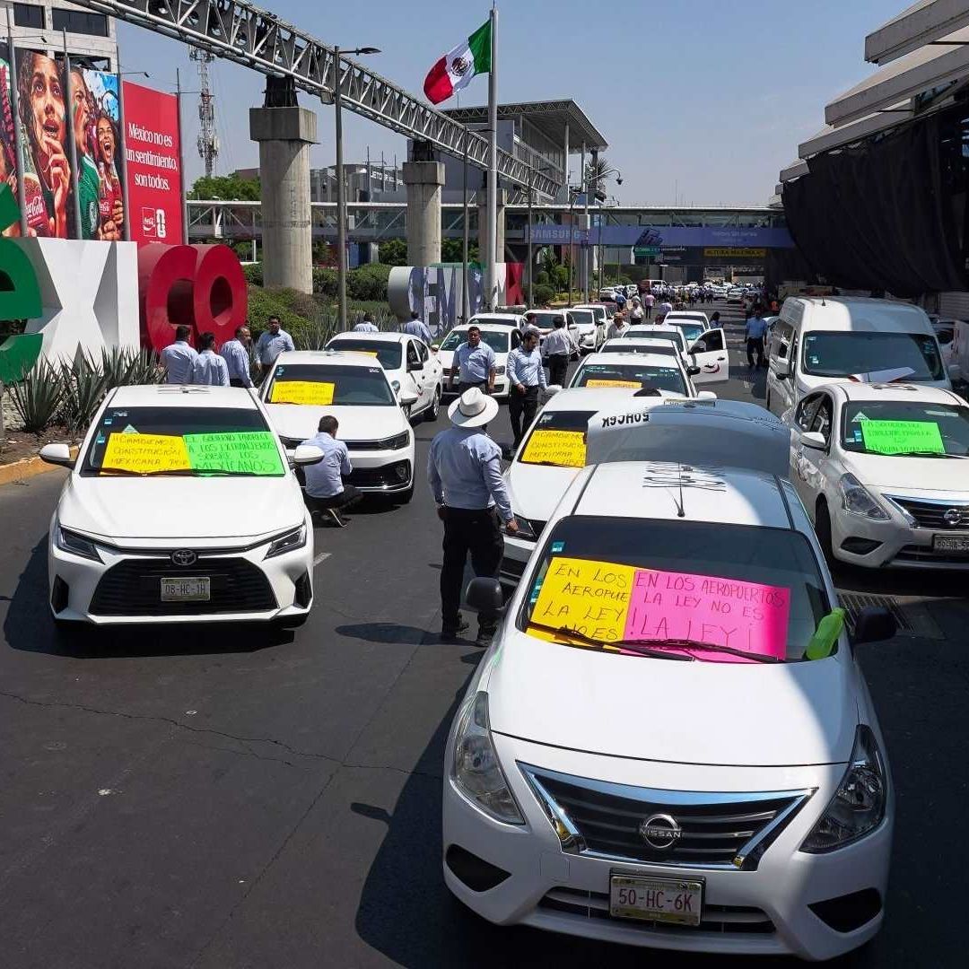Protesta de taxistas en el AICM