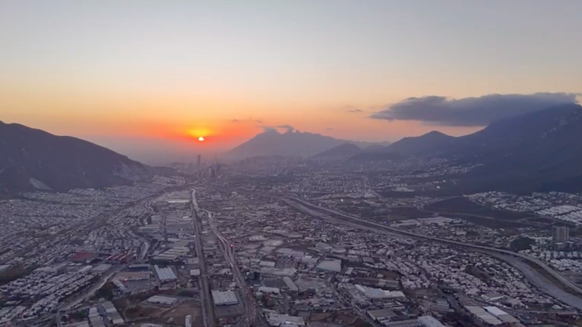 Amanecer en Monterrey, Nuevo León