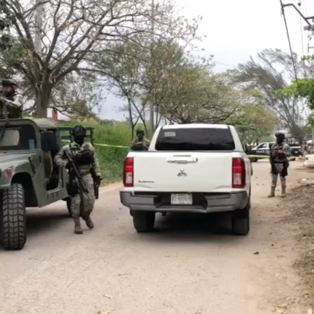 Movilización de elementos de seguridad por hallazgo de presuntos restos humanos en Coatzacoalcos.