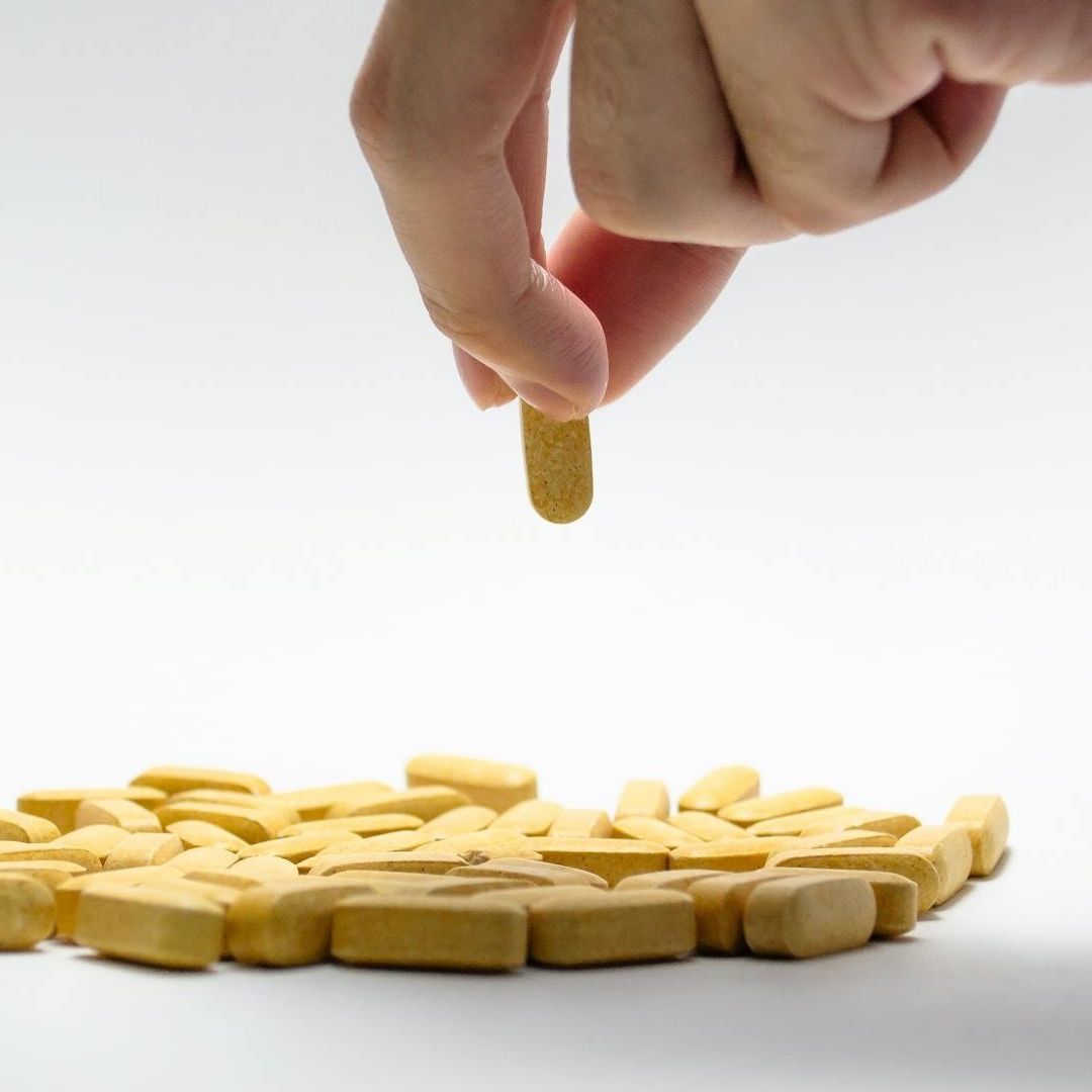 Suplemento multivitamínico retrasó cuatro meses envejecimiento en dos años en adultos mayores