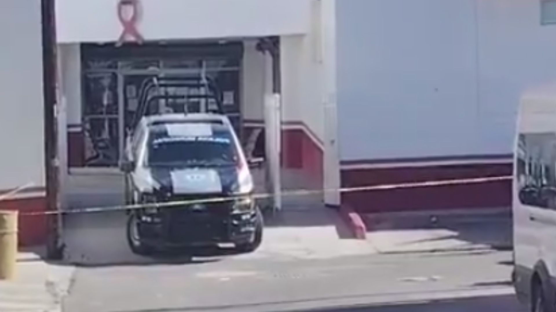 Policía Manipula Arma y Mata por Error a Compañera en Baja California; Investigan Feminicidio