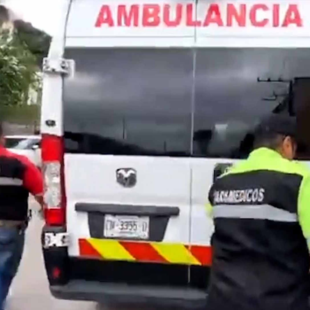 Hombre es Arrollado por Taxista al Salir del SAT en Piedras Negras; Sufre Fractura Expuesta