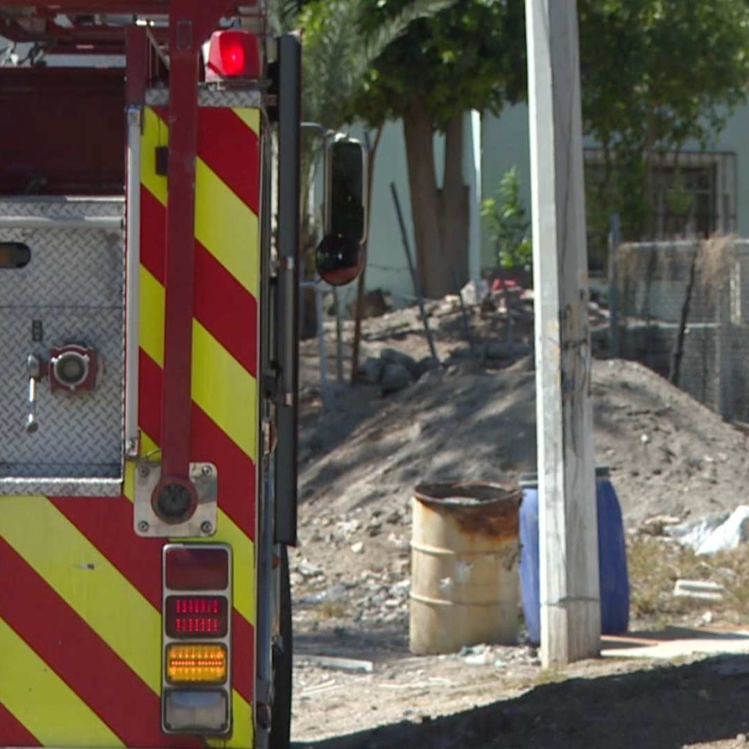 Localizan Barriles con Aparente Material Químico a Espaldas de Escuela Primaria en Hermosillo