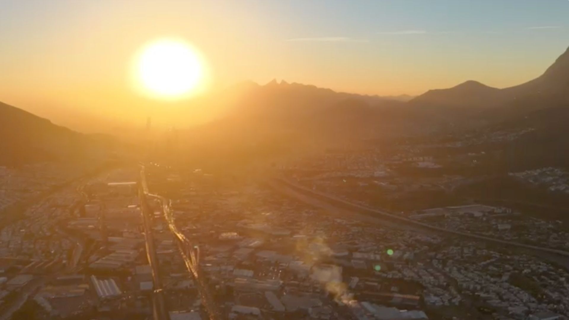 Amanecer en Monterrey, Nuevo León