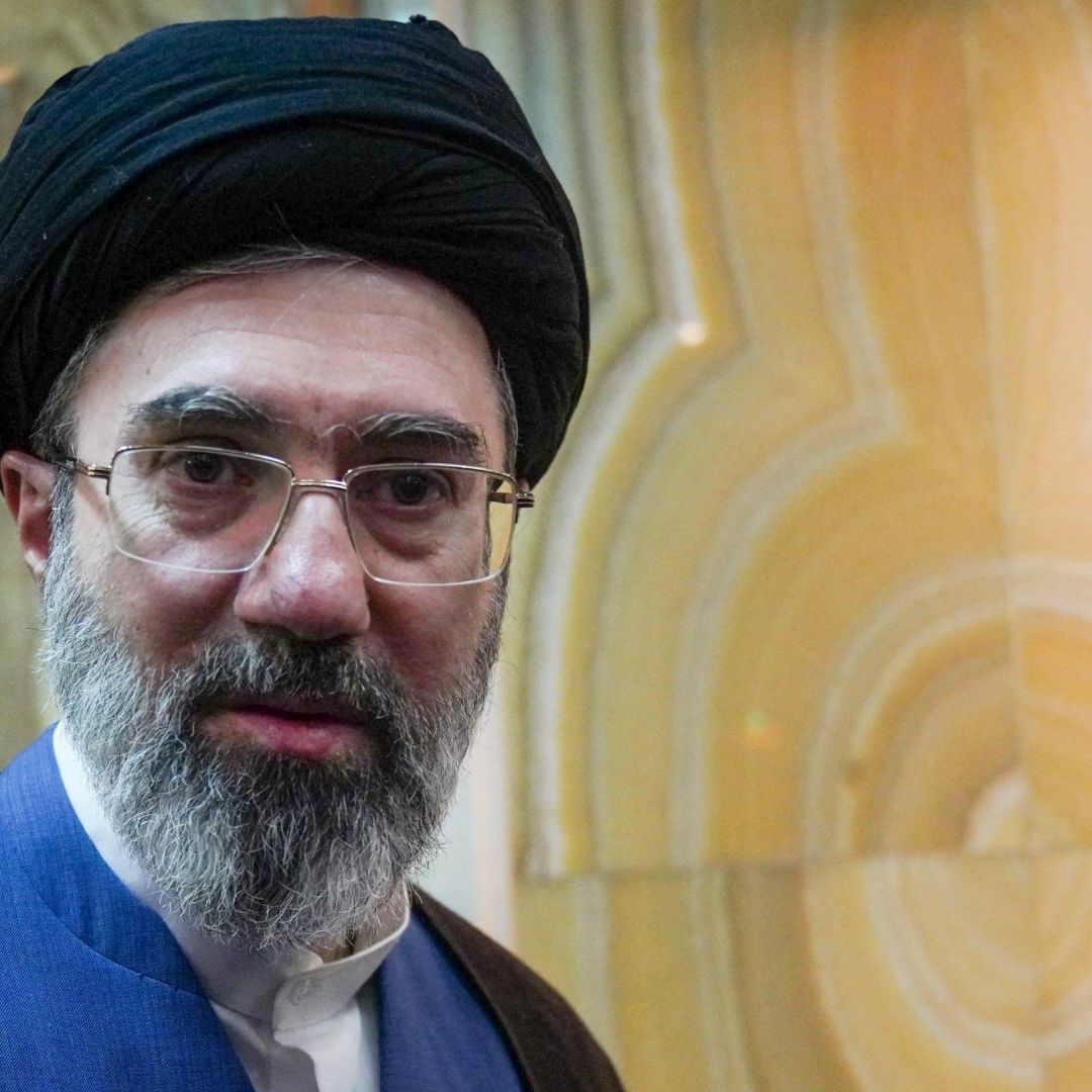 Afirman que Nuevo Líder Supremo Iraní Está Sano y a Salvo Pese a Heridas en la Guerra.