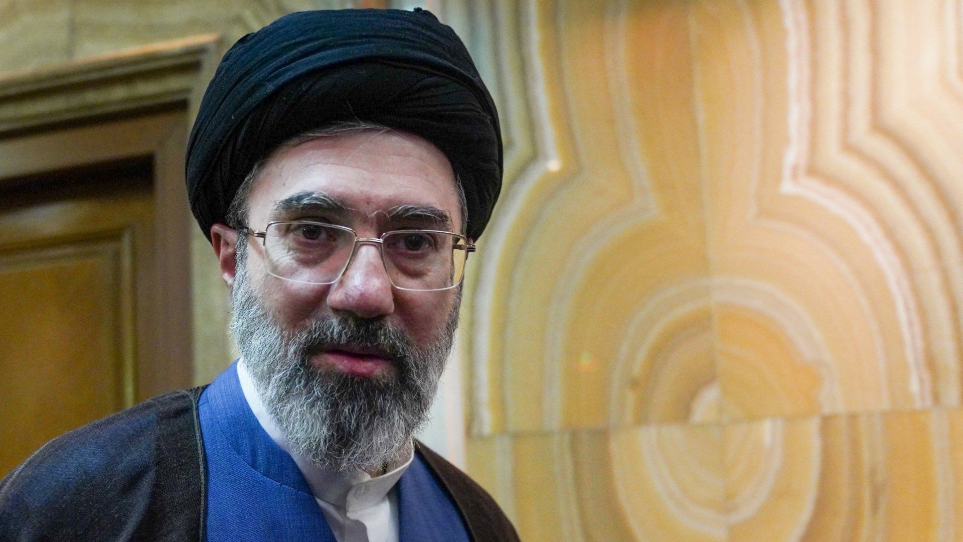 Afirman que Nuevo Líder Supremo Iraní Está Sano y a Salvo Pese a Heridas en la Guerra.