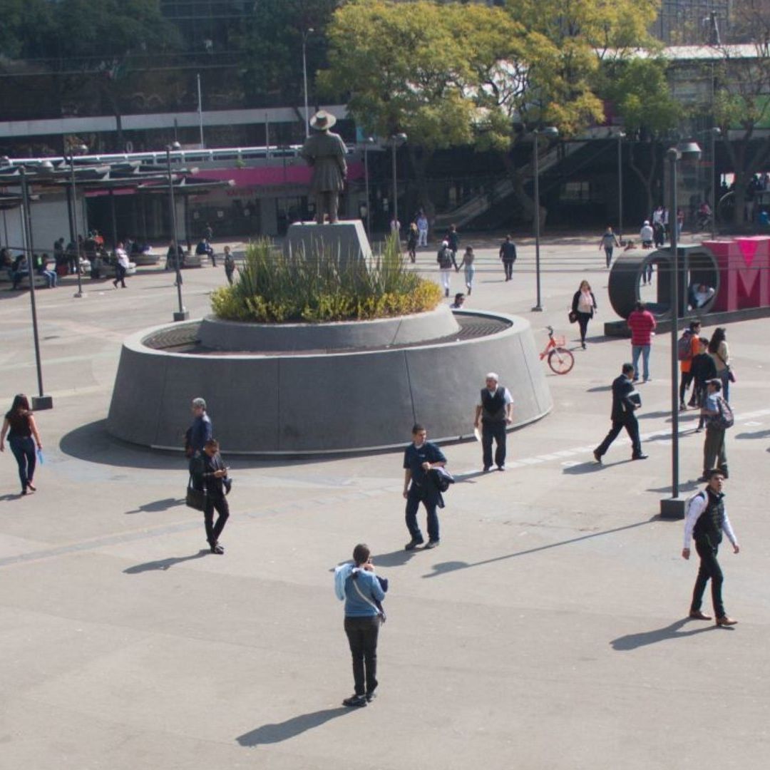 Detienen a Mujer que Apuñalo a Joven en la Glorieta de Insurgentes, en CDMX