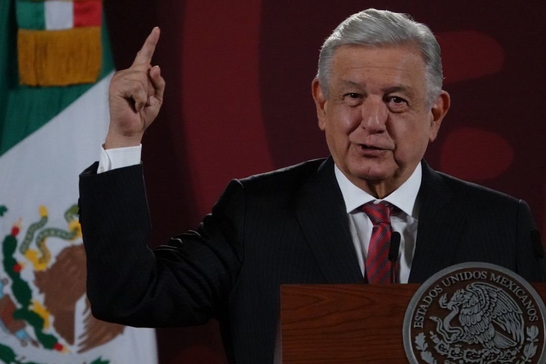 AMLO presenta su conferencia mañanera en Palacio Nacional