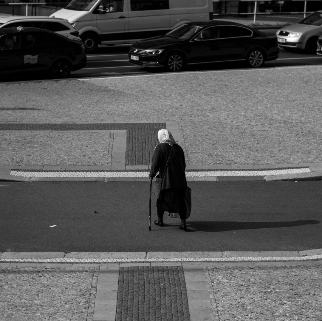 La conductora agresora de 57 años trató de justificar sus acciones al decir que no se percató de la abuelita que estaba cruzando la calle