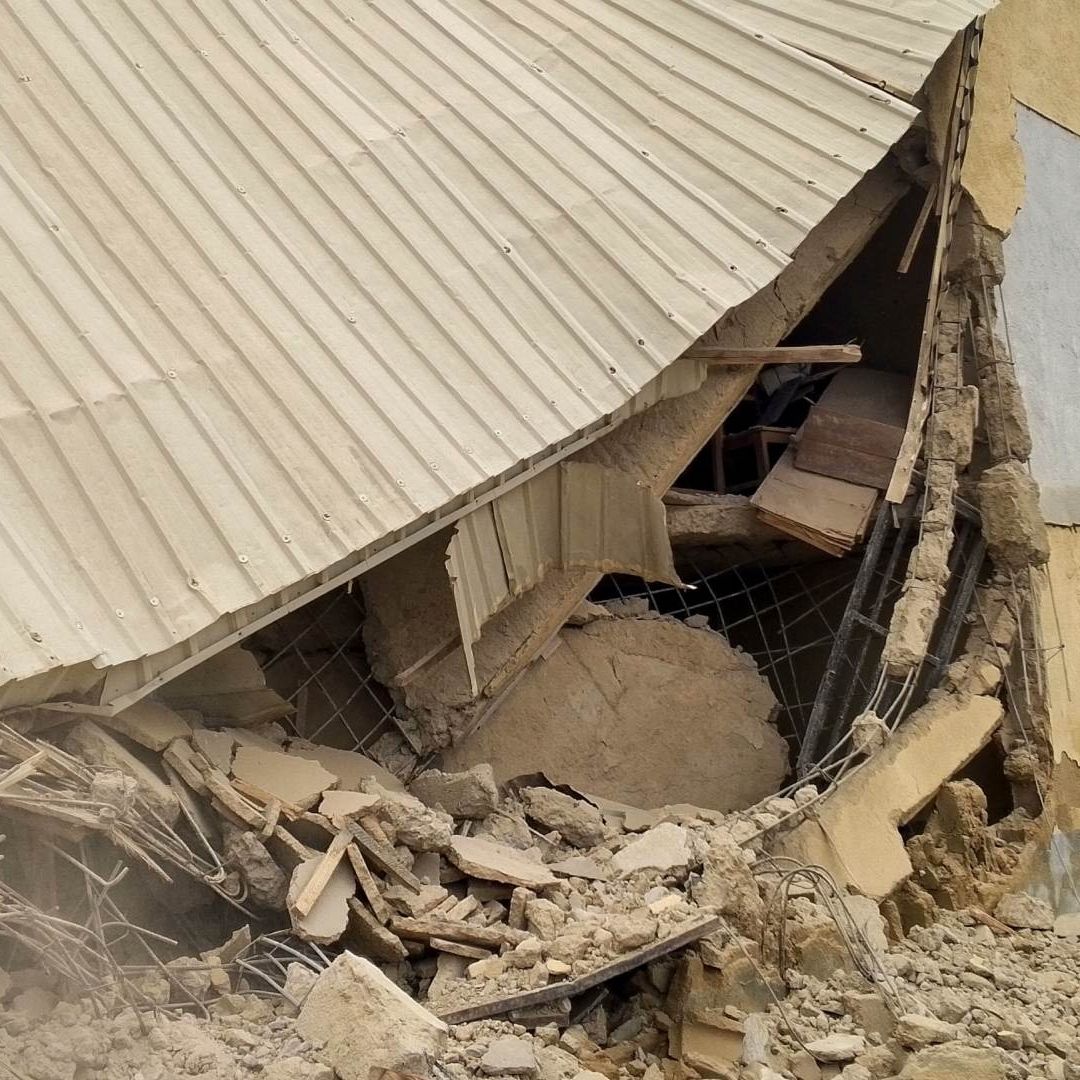 Video | Escuela se Derrumba y Sepulta a Estudiantes: Reportan Alumnos Muertos y Desaparecidos