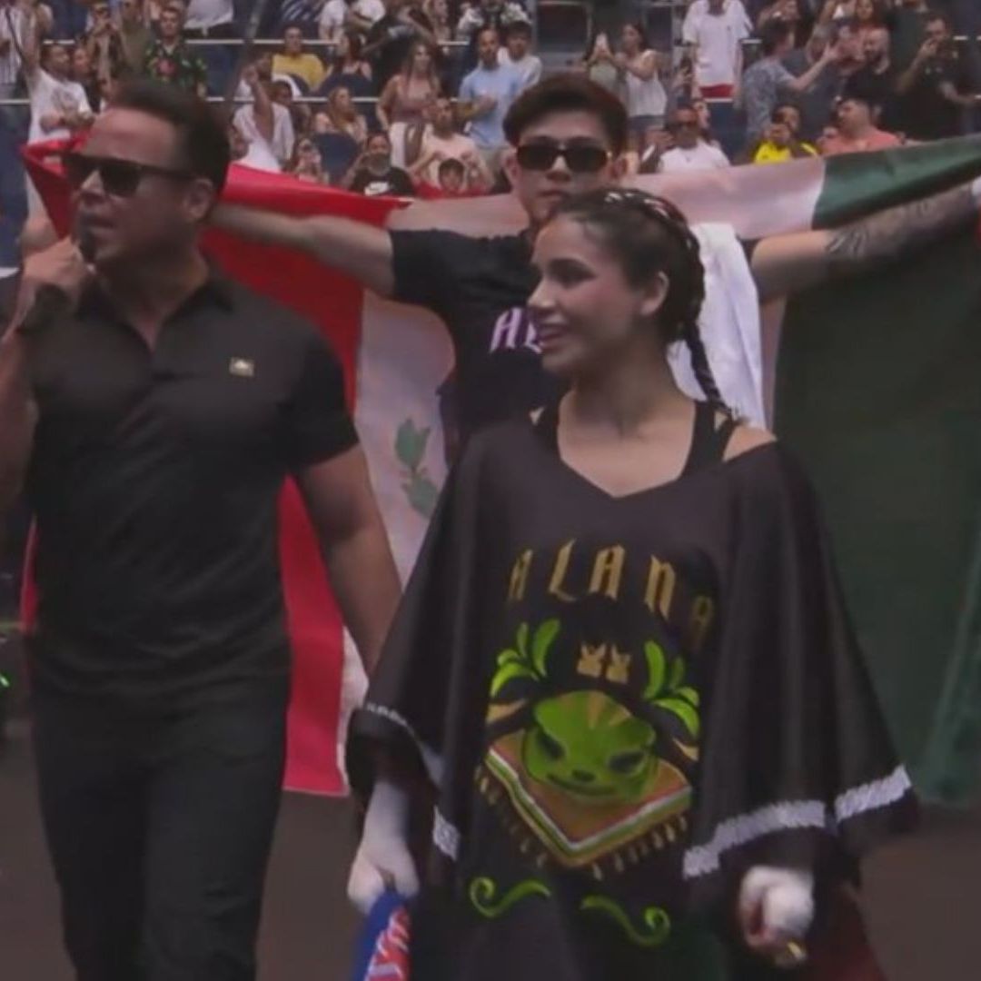 Luis Miguel en La Velada del Año 4 entrada de Alana Flores con La Bikina