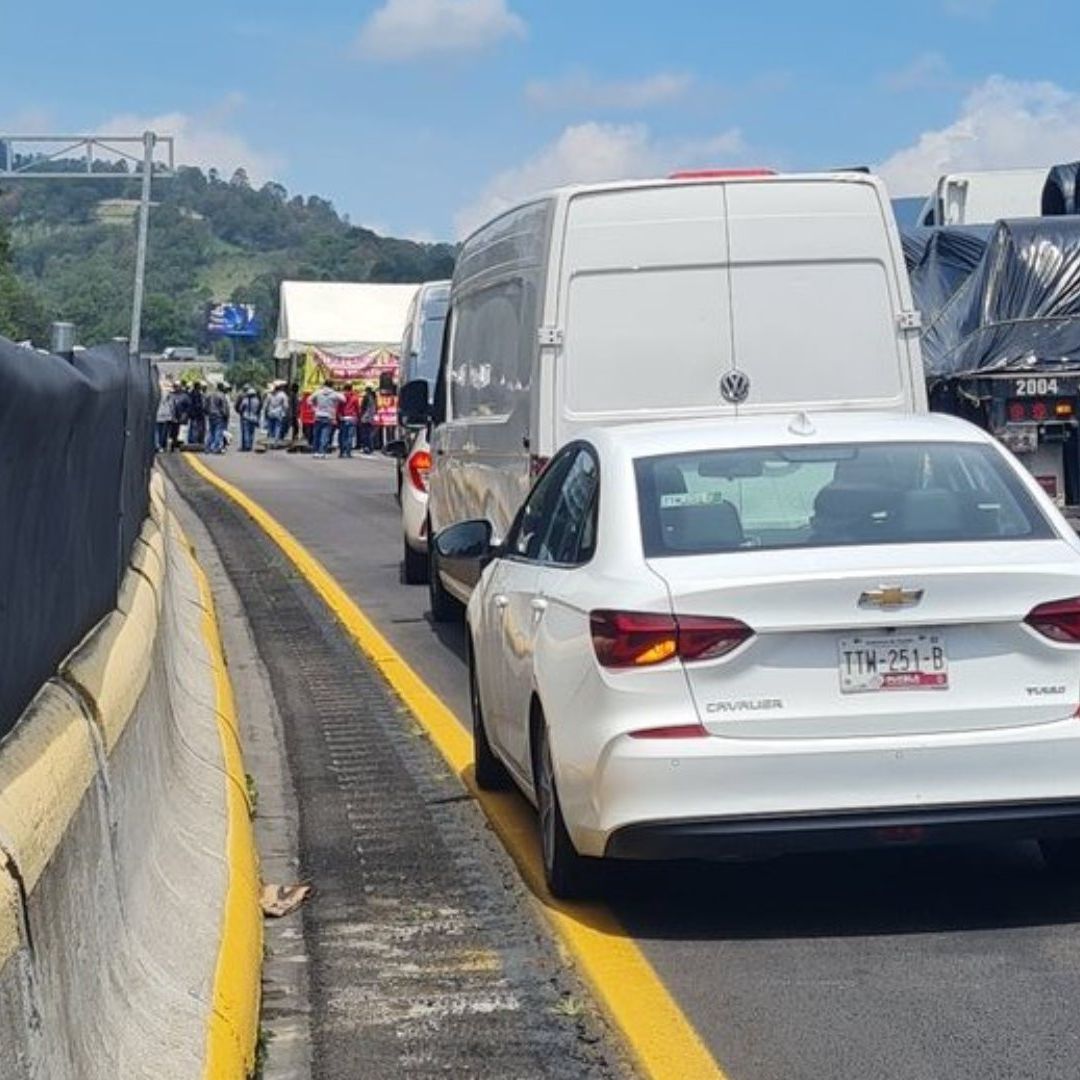 Bloqueo en la México-Puebla: El Conmovedor Mensaje de un Papá a su Hija tras 24 Horas de Cierre