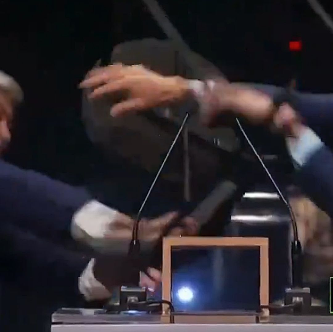 Video: Candidato Da Sillazo a Opositor durante Debate en Vivo y lo Manda al Hospital