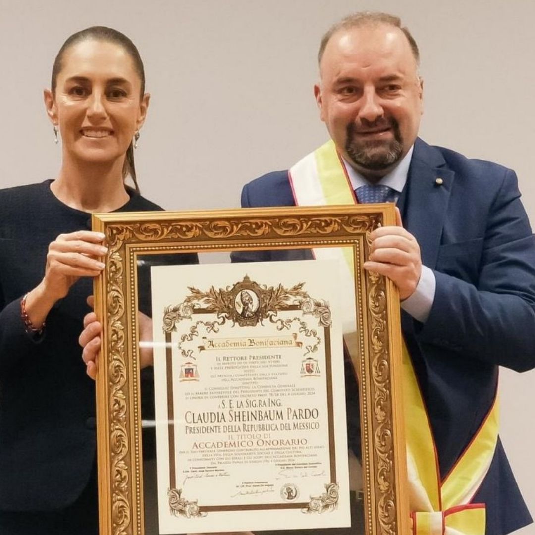 Claudia Sheinbaum es reconocida por Academia Bonifaciana