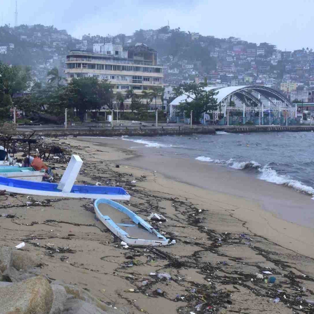 Suman 15 muertos por el huracán John en Acapulco