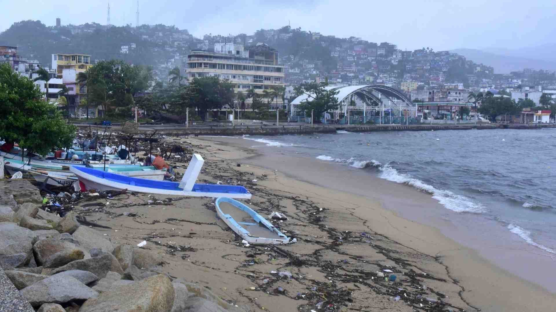Suman 15 muertos por el huracán John en Acapulco